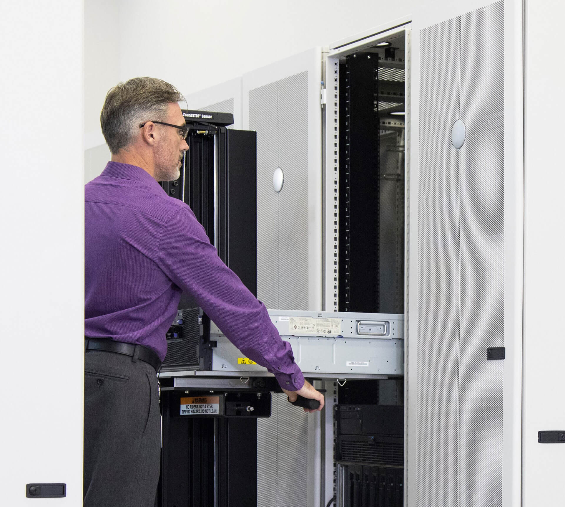 サーバーリフト - ByteBridge